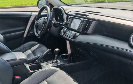 Toyota RAV4, 2017 год, 2 400 000 рублей, 4 фотография
