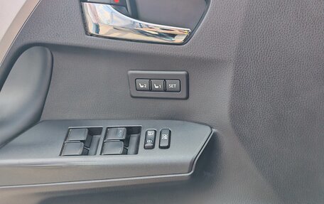 Toyota RAV4, 2017 год, 2 400 000 рублей, 8 фотография