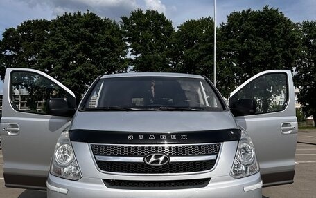 Hyundai H-1 II рестайлинг, 2008 год, 1 285 000 рублей, 1 фотография