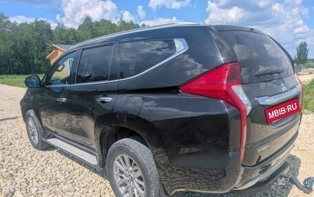 Mitsubishi Pajero Sport III рестайлинг, 2016 год, 2 600 000 рублей, 3 фотография