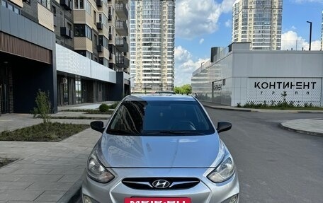 Hyundai Solaris II рестайлинг, 2012 год, 670 000 рублей, 12 фотография