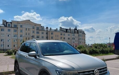 Volkswagen Tiguan II, 2018 год, 2 945 000 рублей, 2 фотография