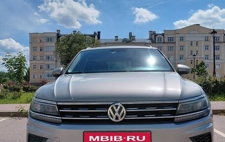 Volkswagen Tiguan II, 2018 год, 2 945 000 рублей, 3 фотография