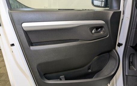 Peugeot Traveller I, 2019 год, 2 950 000 рублей, 19 фотография