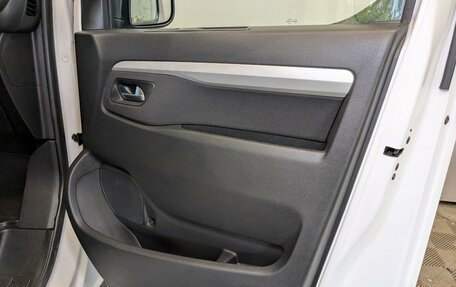 Peugeot Traveller I, 2019 год, 2 950 000 рублей, 24 фотография