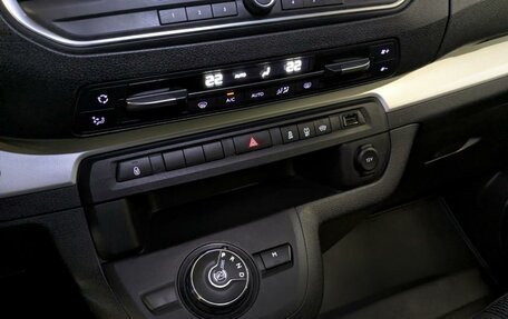 Peugeot Traveller I, 2019 год, 2 950 000 рублей, 29 фотография