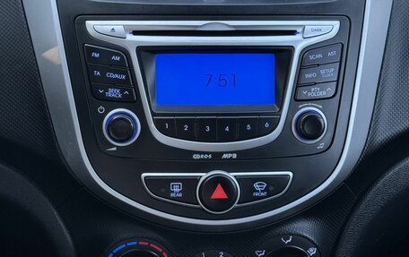 Hyundai Solaris II рестайлинг, 2011 год, 725 000 рублей, 28 фотография