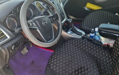 Opel Astra J, 2011 год, 630 000 рублей, 1 фотография