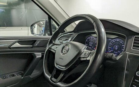 Volkswagen Tiguan II, 2018 год, 2 450 000 рублей, 22 фотография