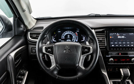 Mitsubishi Pajero Sport III рестайлинг, 2021 год, 3 799 000 рублей, 13 фотография