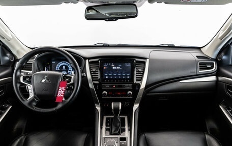 Mitsubishi Pajero Sport III рестайлинг, 2021 год, 3 799 000 рублей, 11 фотография