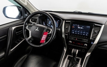 Mitsubishi Pajero Sport III рестайлинг, 2021 год, 3 799 000 рублей, 15 фотография