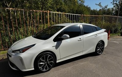 Toyota Prius IV XW50, 2019 год, 2 400 000 рублей, 1 фотография