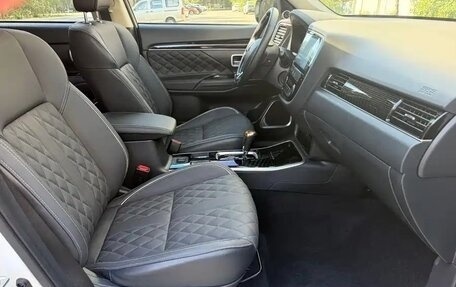 Mitsubishi Outlander III рестайлинг 3, 2022 год, 2 085 000 рублей, 11 фотография