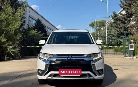 Mitsubishi Outlander III рестайлинг 3, 2022 год, 2 085 000 рублей, 2 фотография