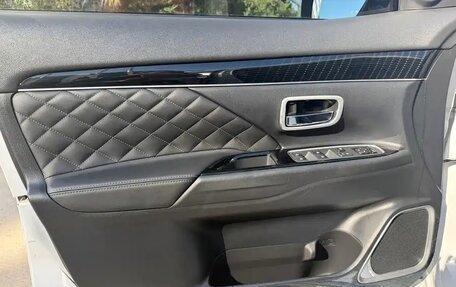 Mitsubishi Outlander III рестайлинг 3, 2022 год, 2 085 000 рублей, 15 фотография
