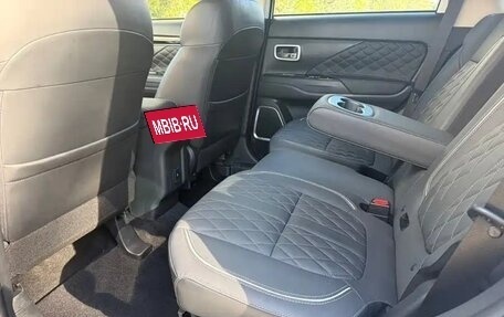 Mitsubishi Outlander III рестайлинг 3, 2022 год, 2 085 000 рублей, 12 фотография