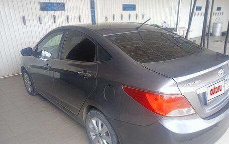 Hyundai Solaris II рестайлинг, 2016 год, 800 000 рублей, 3 фотография