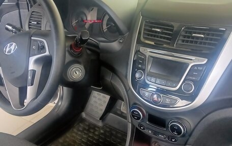 Hyundai Solaris II рестайлинг, 2016 год, 800 000 рублей, 7 фотография