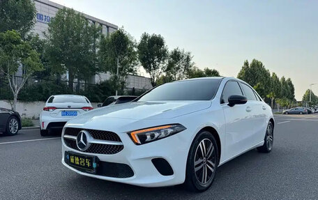 Mercedes-Benz A-Класс, 2022 год, 1 580 000 рублей, 2 фотография