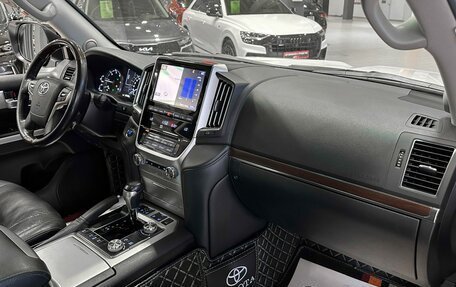 Toyota Land Cruiser 200, 2019 год, 7 277 000 рублей, 16 фотография