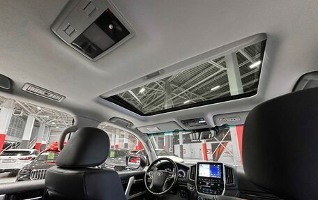 Toyota Land Cruiser 200, 2019 год, 7 277 000 рублей, 27 фотография