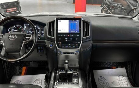 Toyota Land Cruiser 200, 2019 год, 7 277 000 рублей, 29 фотография