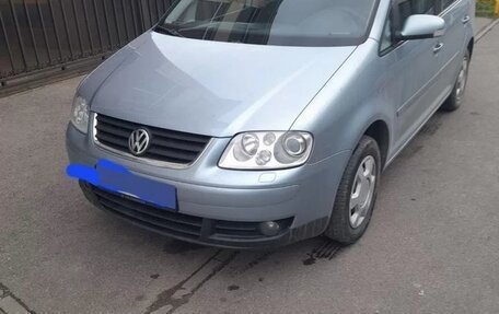 Volkswagen Touran III, 2006 год, 750 000 рублей, 1 фотография