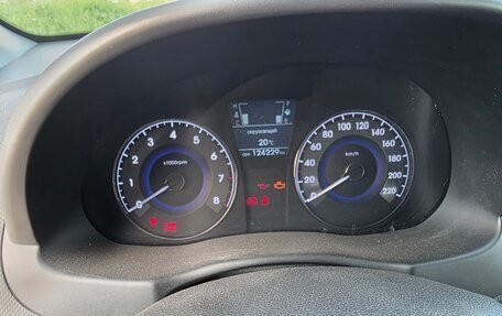 Hyundai Solaris II рестайлинг, 2013 год, 650 000 рублей, 9 фотография