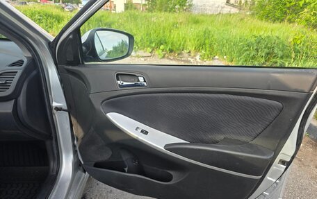 Hyundai Solaris II рестайлинг, 2013 год, 650 000 рублей, 14 фотография
