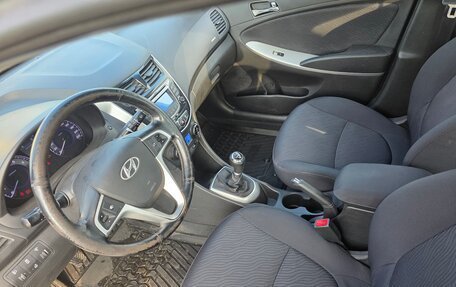 Hyundai Solaris II рестайлинг, 2013 год, 650 000 рублей, 18 фотография