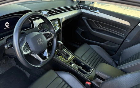 Volkswagen Passat B8 рестайлинг, 2021 год, 3 700 000 рублей, 28 фотография