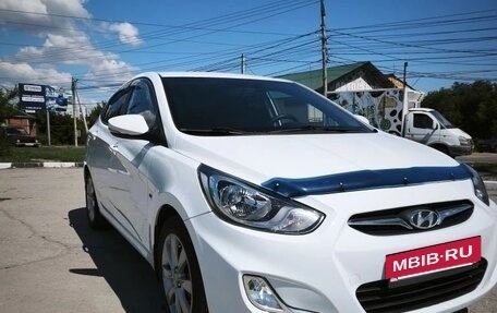 Hyundai Solaris II рестайлинг, 2011 год, 850 000 рублей, 5 фотография