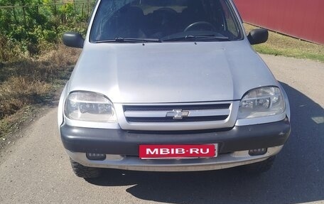 Chevrolet Niva I рестайлинг, 2005 год, 415 000 рублей, 1 фотография