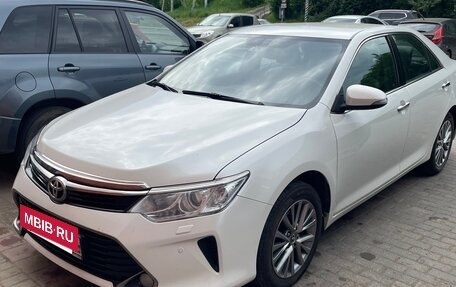 Toyota Camry, 2017 год, 1 700 000 рублей, 10 фотография