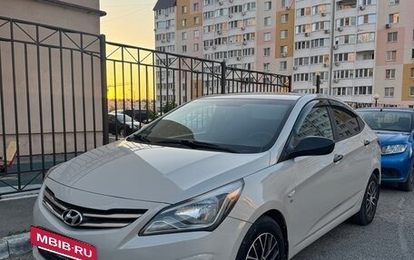 Hyundai Solaris II рестайлинг, 2015 год, 1 100 000 рублей, 3 фотография