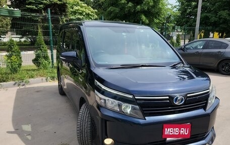 Toyota Voxy III, 2014 год, 1 850 000 рублей, 3 фотография