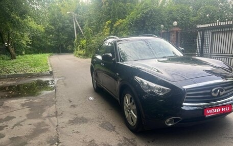Infiniti QX70, 2015 год, 2 500 000 рублей, 2 фотография