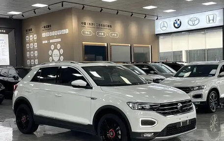 Volkswagen T-Roc I, 2021 год, 1 282 000 рублей, 3 фотография