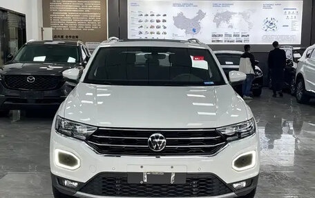 Volkswagen T-Roc I, 2021 год, 1 282 000 рублей, 2 фотография