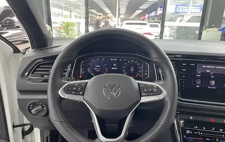 Volkswagen T-Roc I, 2021 год, 1 282 000 рублей, 9 фотография