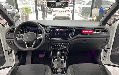 Volkswagen T-Roc I, 2021 год, 1 282 000 рублей, 8 фотография