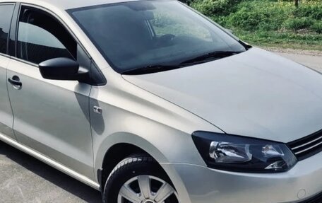 Volkswagen Polo VI (EU Market), 2012 год, 900 000 рублей, 2 фотография