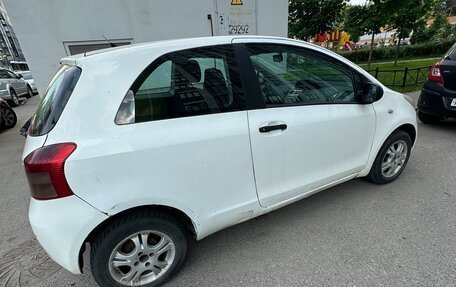 Toyota Yaris III рестайлинг, 2007 год, 280 000 рублей, 2 фотография