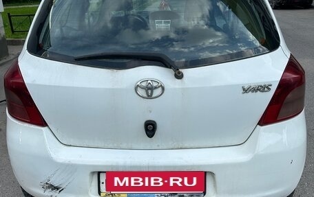 Toyota Yaris III рестайлинг, 2007 год, 280 000 рублей, 3 фотография