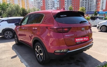 KIA Sportage IV рестайлинг, 2020 год, 2 300 000 рублей, 2 фотография