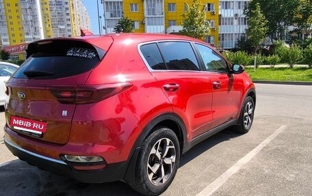 KIA Sportage IV рестайлинг, 2020 год, 2 300 000 рублей, 3 фотография