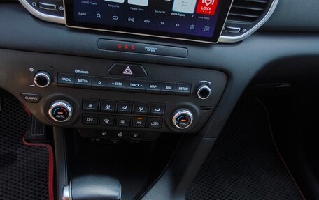 KIA Sportage IV рестайлинг, 2020 год, 2 300 000 рублей, 10 фотография
