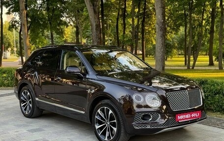 Bentley Bentayga I, 2016 год, 8 850 000 рублей, 4 фотография