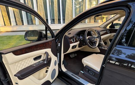 Bentley Bentayga I, 2016 год, 8 850 000 рублей, 12 фотография